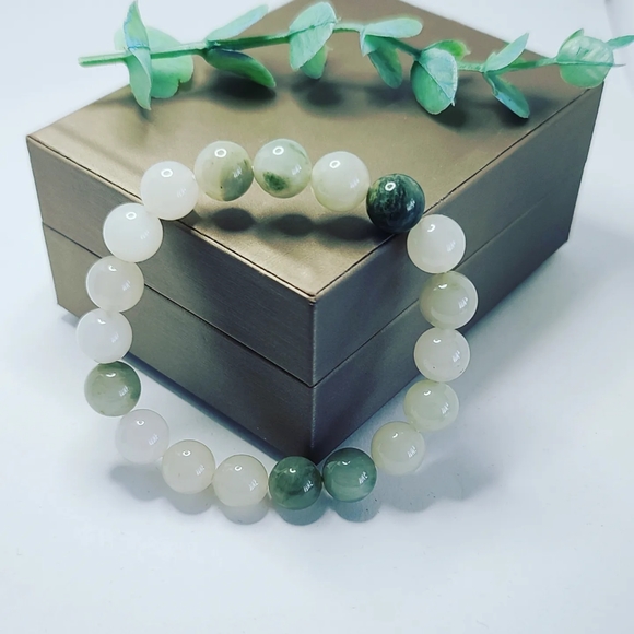 White Jade bracelet - Picture 2 of 4